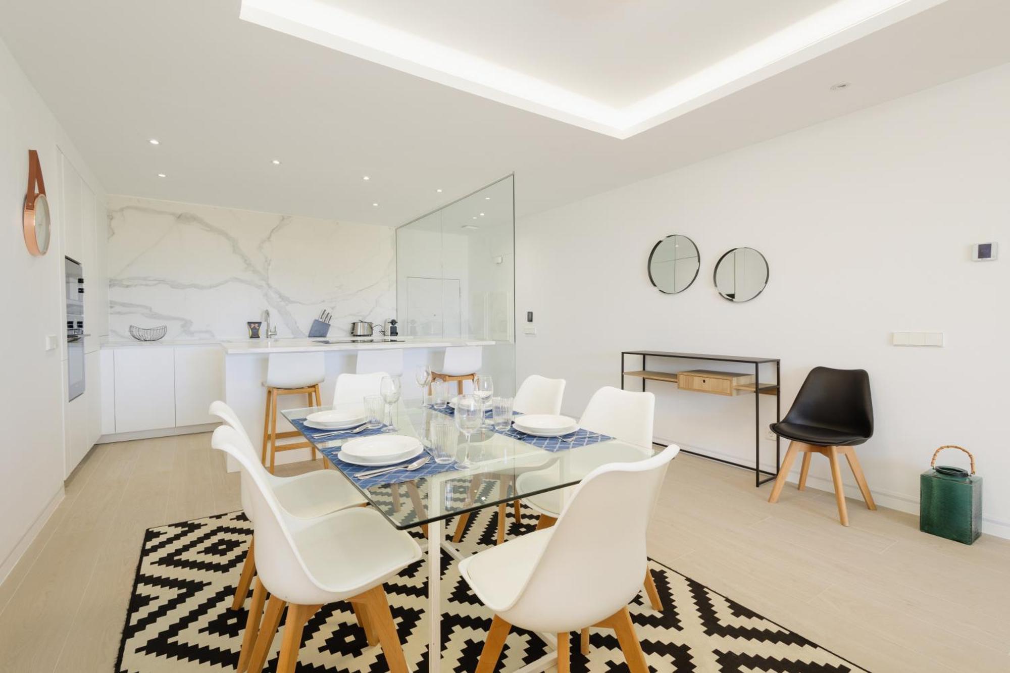 Renovated With Garden And Direct Access, East Marbella
