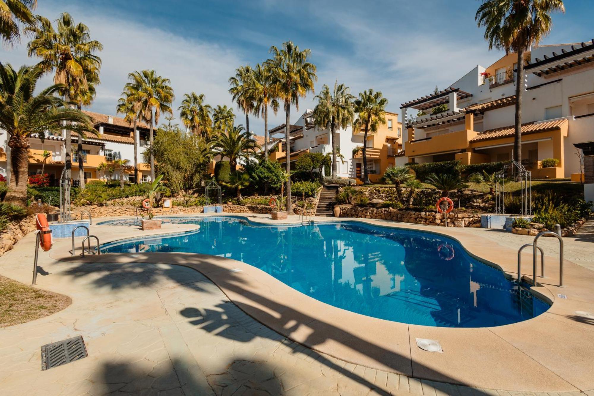 Renovated With Garden And Direct Access, East Lejlighed