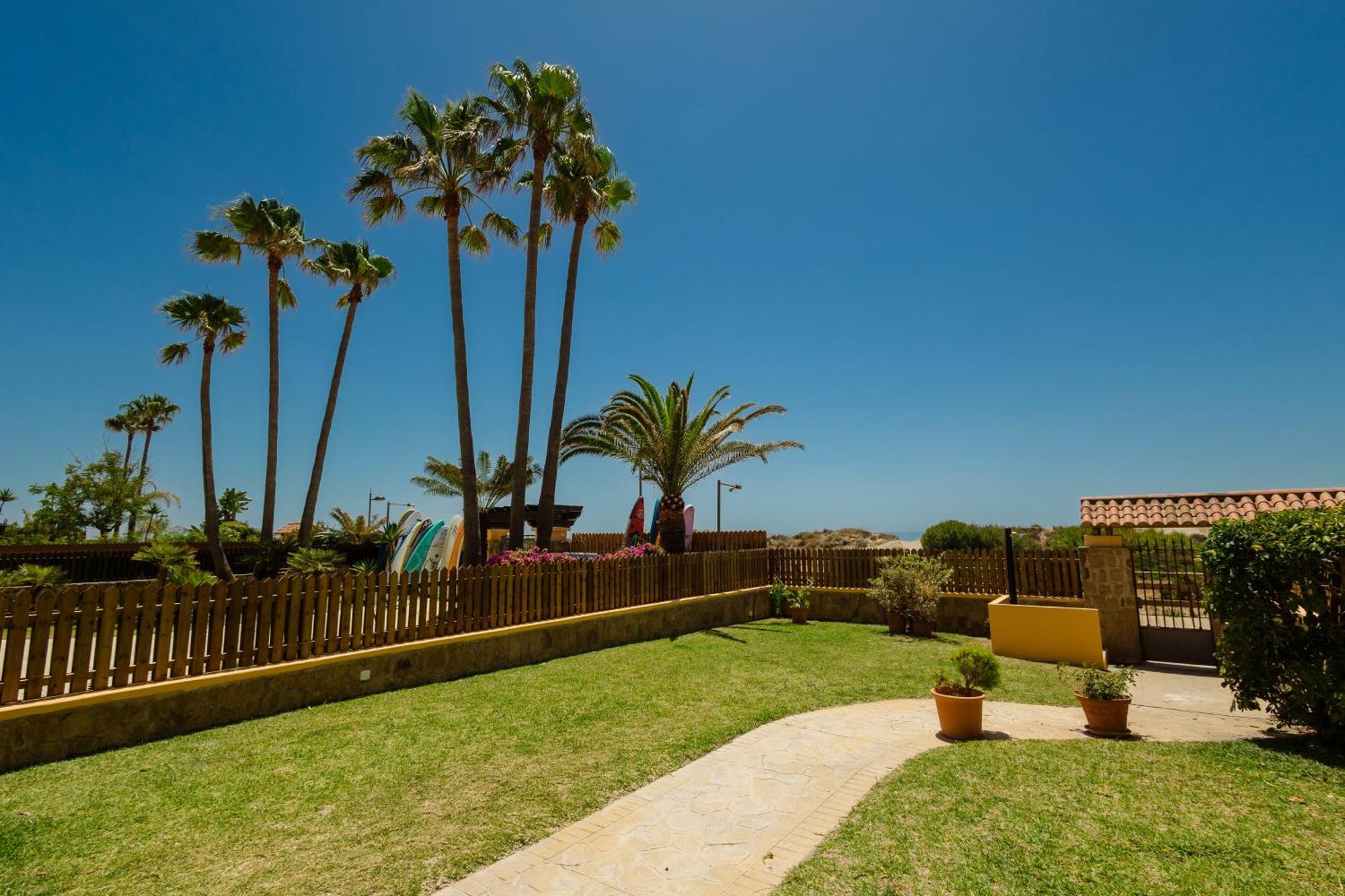 Lejlighed Renovated With Garden And Direct Access, East *